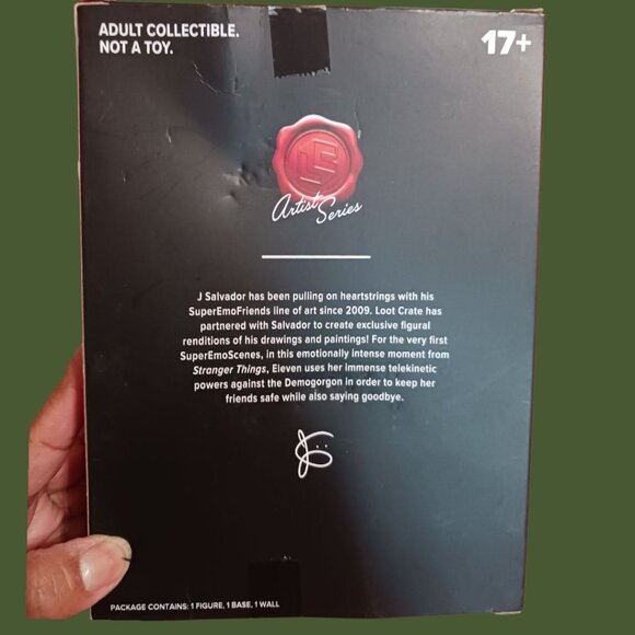 Loot Crate Stranger Things Eleven Vs. Demogorgon Vinyl Diorama Set - Picture 9 of 10